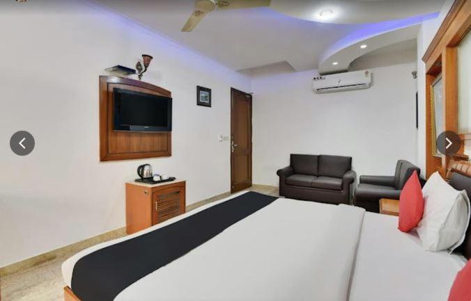 Tjs Royal Hotel Дели Экстерьер фото